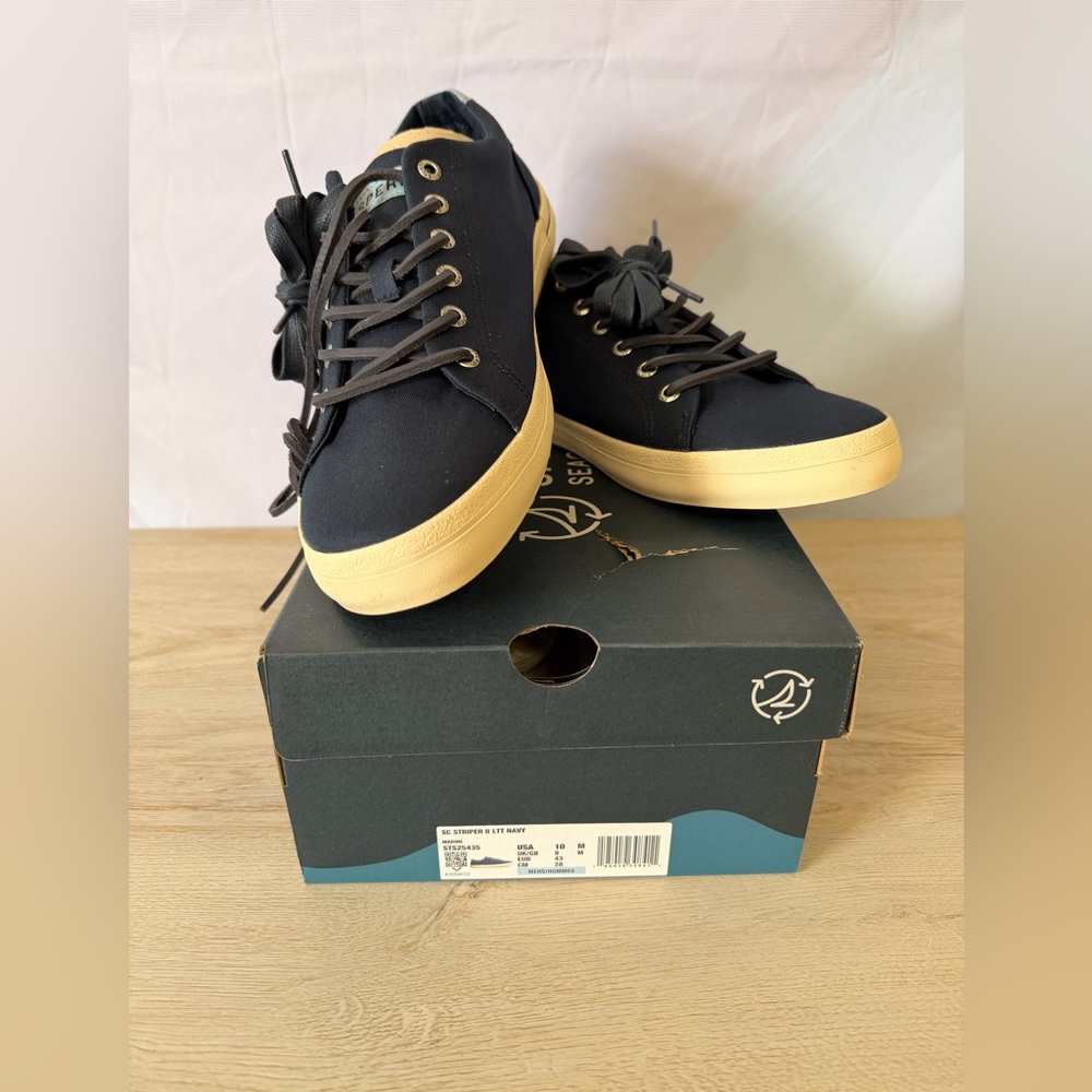 Sperry Men's Sneakers in Navy